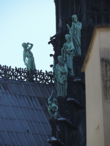 Notre Dame detail Oi Henri teas up